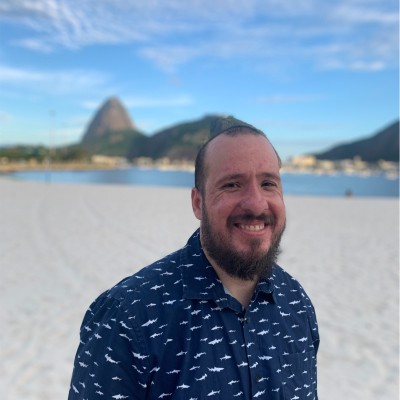 Fabio Faria smiling in Rio de Janeiro